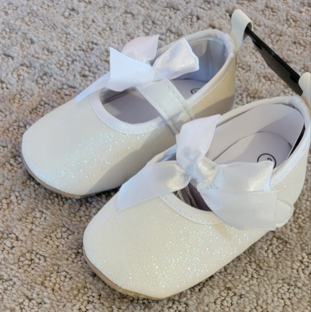 Sparkly crib shoes -white